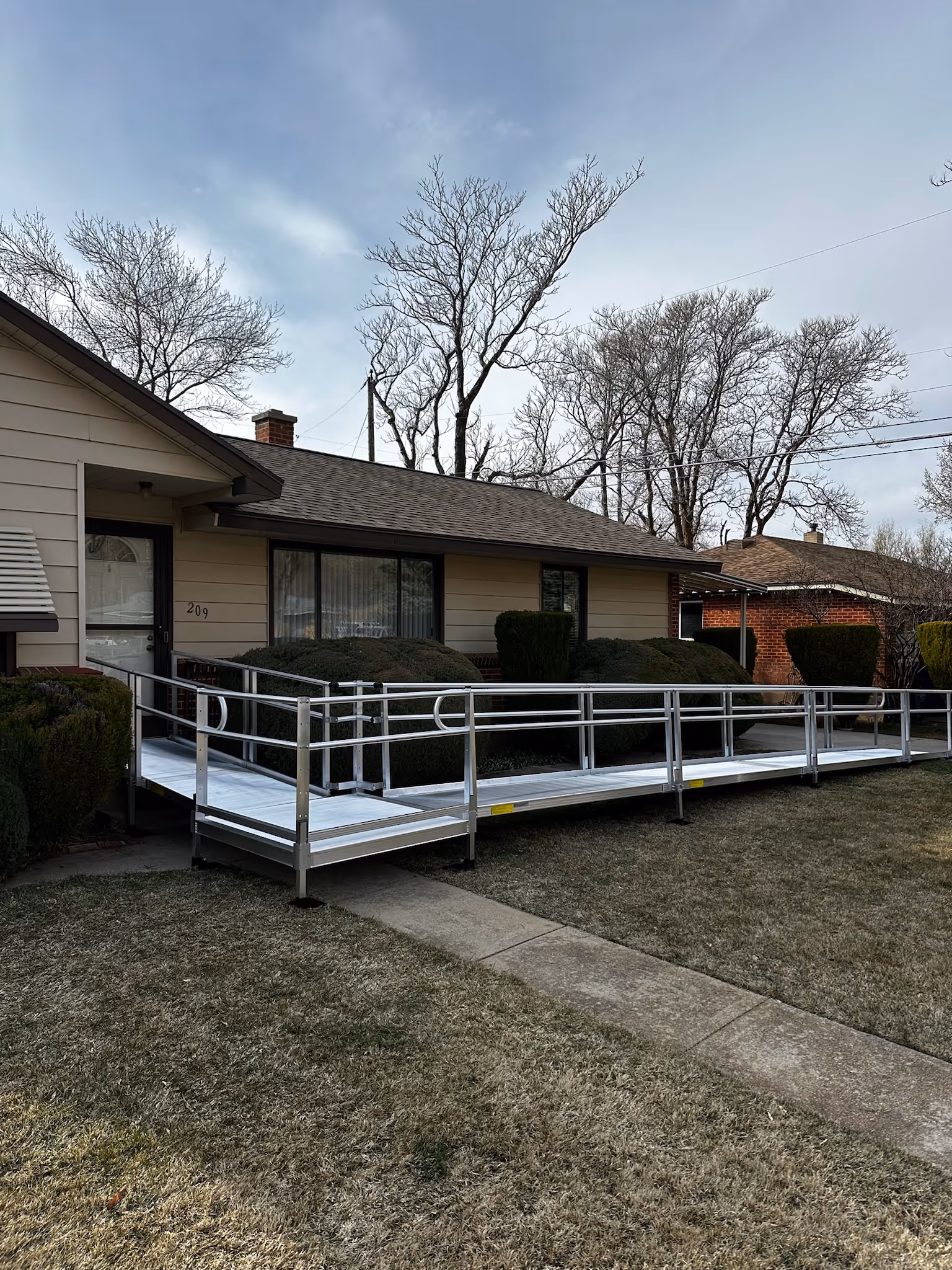 Modular ramp platforms and landings