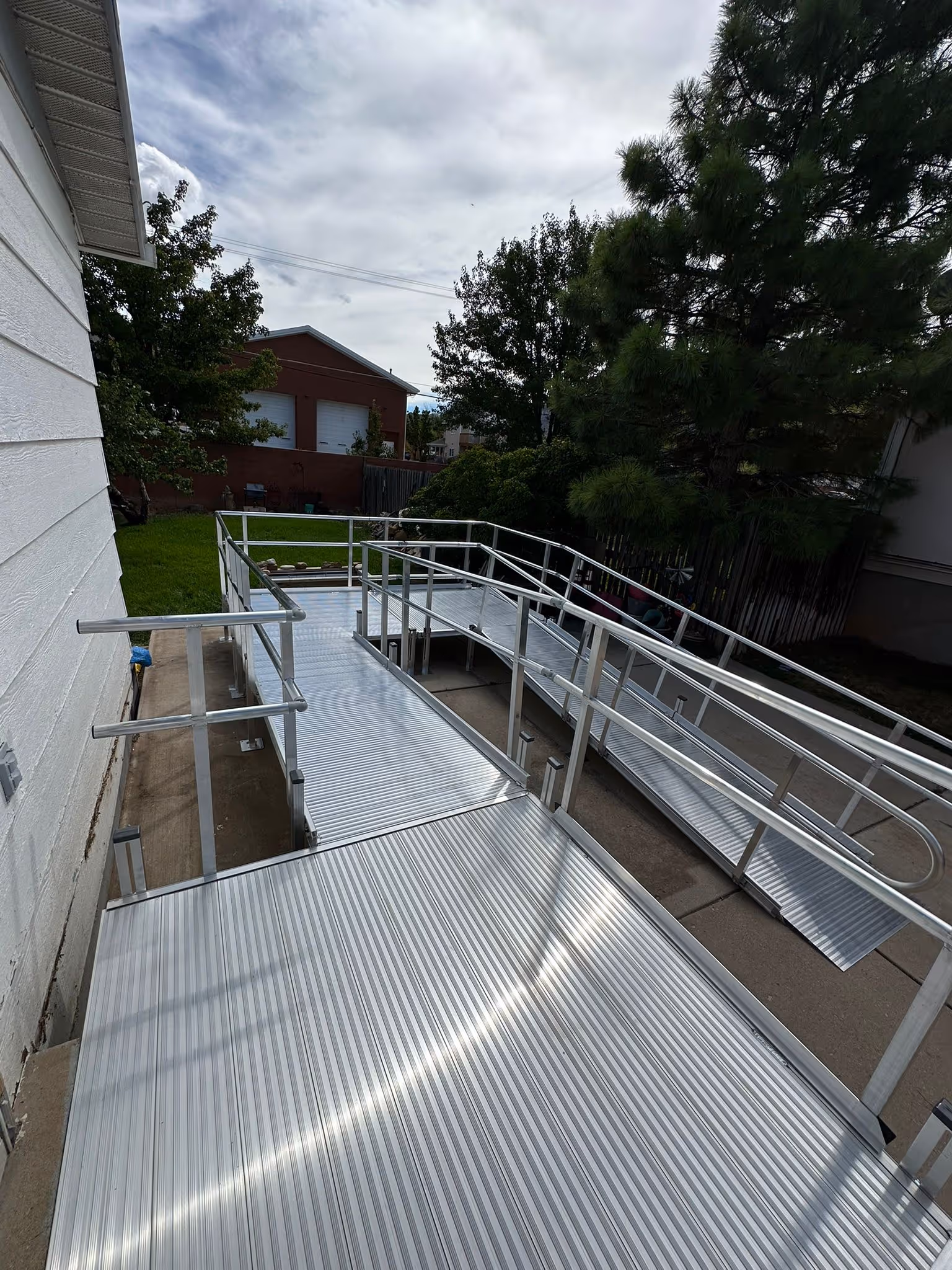 Modular ramp support legs installation